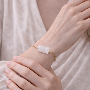 Pulsera de Cuarzo Blanco: El Cristal Maestro de la Purificación y la Luz