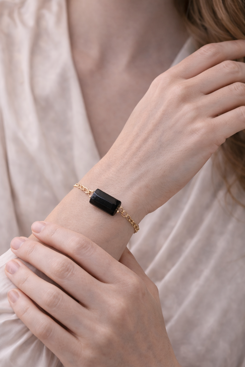 Pulsera de Turmalina Negra: El Escudo Definitivo de Protección y Enraizamiento