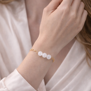 Pulsera de Cuarzo Rosa: El Despertar del Amor Propio y la Armonía