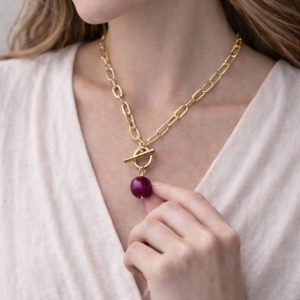 Colgante de Ojo de Tigre Magenta: Amuleto de Soberanía & Libertad
