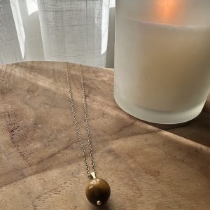Colgante Ojo de Tigre: Amuleto de Poder Solar con Elegancia & Coraje