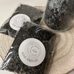 Sal Negra de las Brujas: Protección Ancestral y Destierro